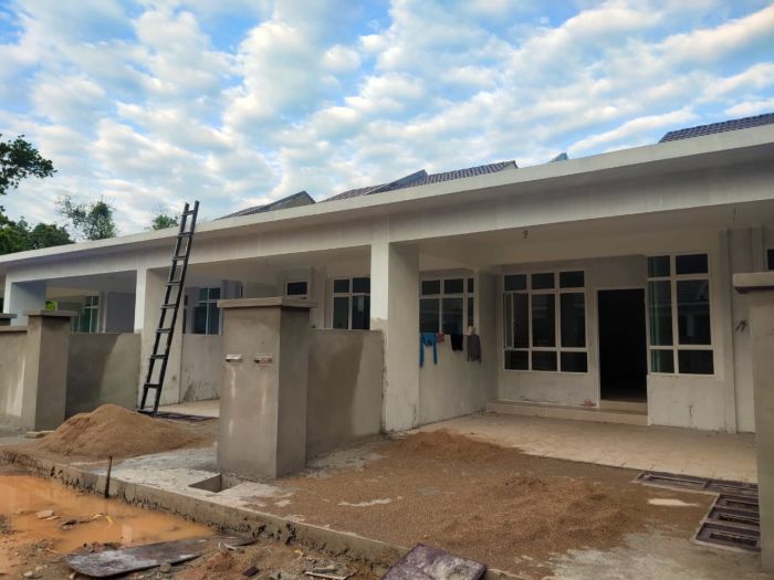 Rumah Teres Setingkat Depan SMK Belimbing, Tanah Merah, Kelantan