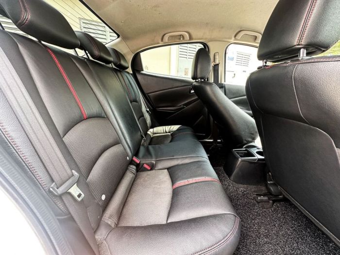 2016 MAZDA 2 1.5 (A)