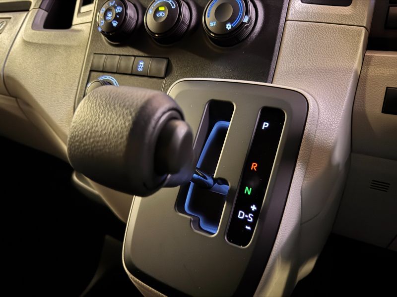 2025 PRE REG Toyota HIACE 2.8 AT SL WINDOW VAN