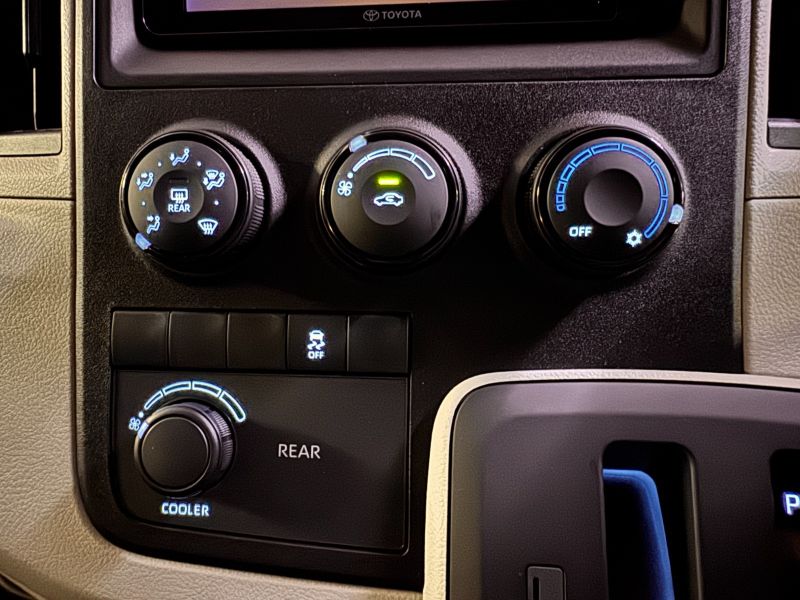 2025 PRE REG Toyota HIACE 2.8 AT SL WINDOW VAN
